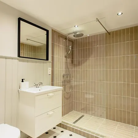 Beautiful Stylish In 4p Apartment *
